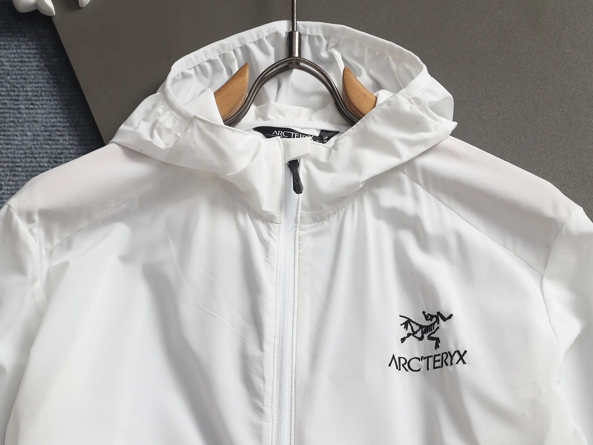 Arcteryx ARC'TERYX ， + ， ！ ✅ • Classic Black： ， ， • ： ， ， • ： ， ， • ： ， ， ✅ • ， • Breathable， ， • + ， • ： Logo ✅ Versatile 、 、leggings ！ 、 、 、 ， N ！ / / ！ ：Black White Blue Gray Size：XS S M L